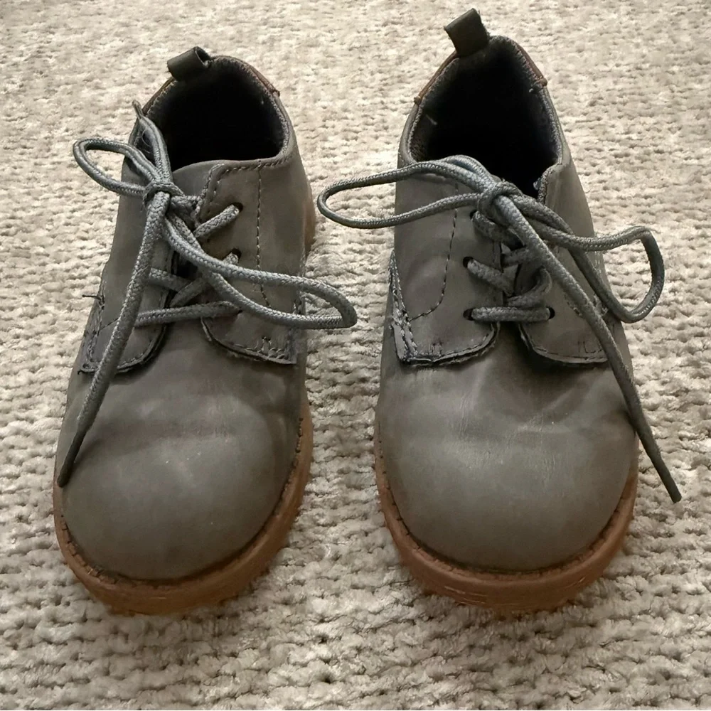 OshKosh B’gosh Gray Dress Shoes Boys Size 8 Leather Look Casual Oxford